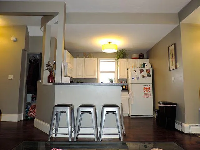 3 bed, 1200 sqft, $4,000 — Photo 3