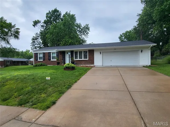 10633 Trask Dr, Saint Louis, MO 63136
