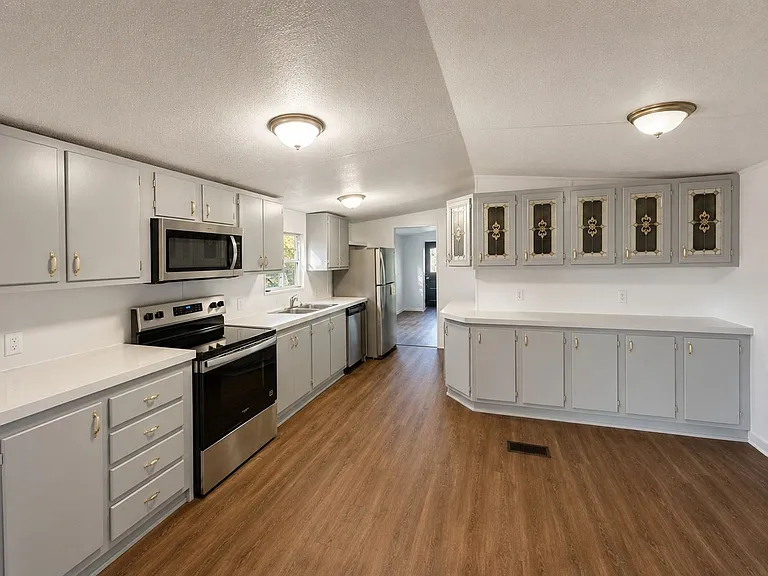 2710 Wilson Rd #6 — Photo 3