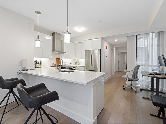 2nd image of 121 Portland St Unit 707