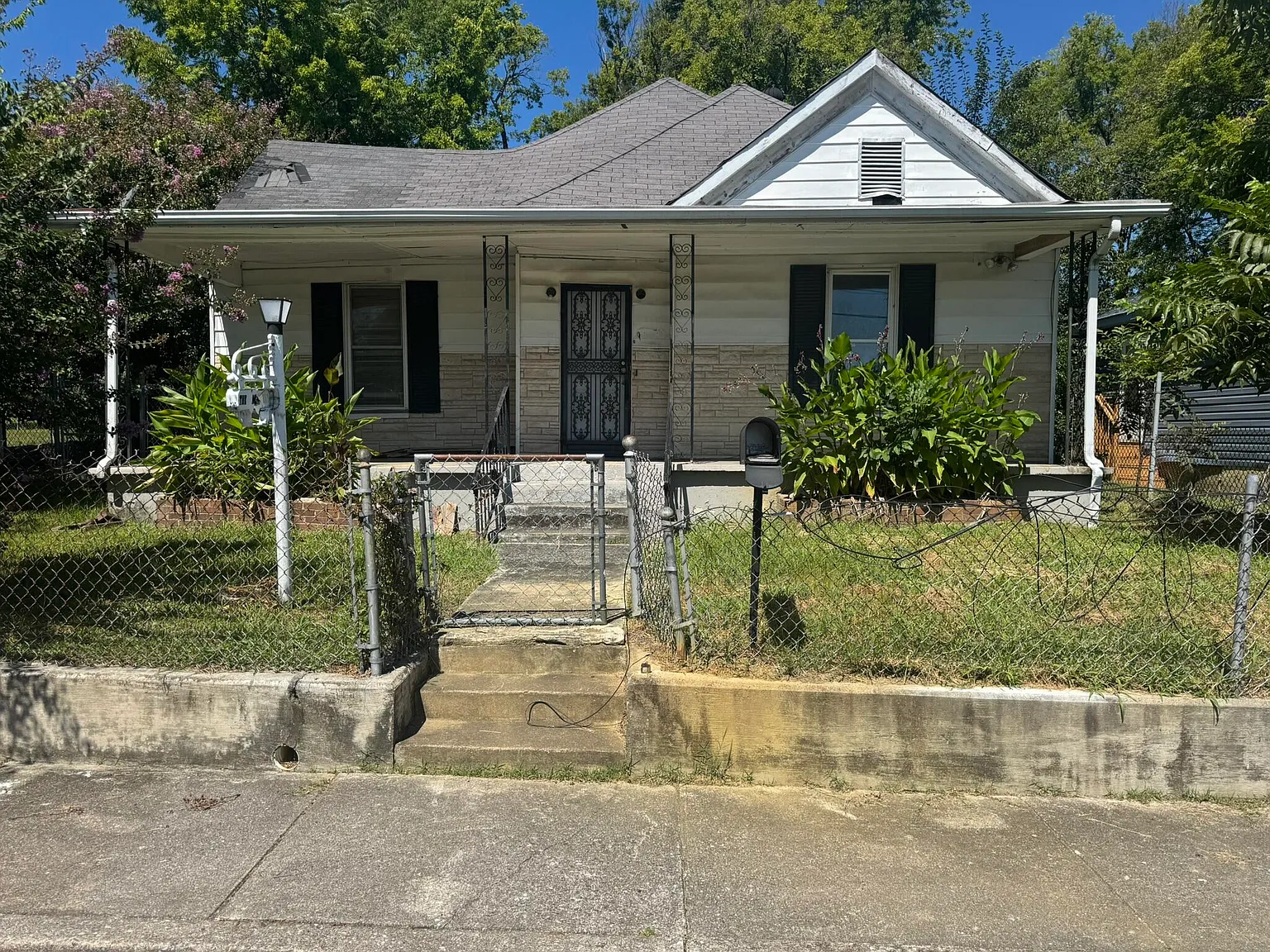 307 N Holly St photo 1