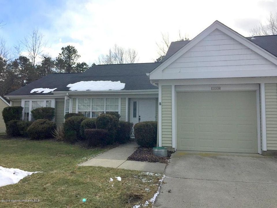 1st image of 892C Stratford Ct