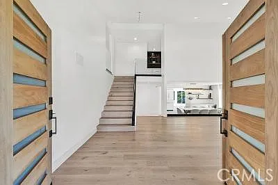 18340 Sandringham Ct — Photo 3