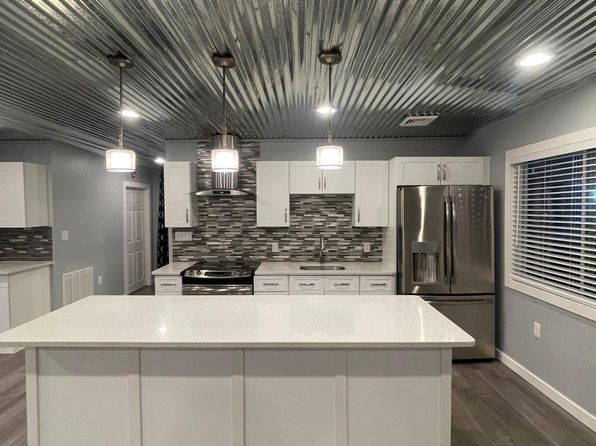 61 S Main St FLOOR 2