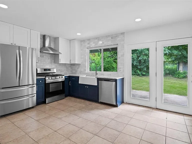 1401 Meadowmear Dr — Photo 3