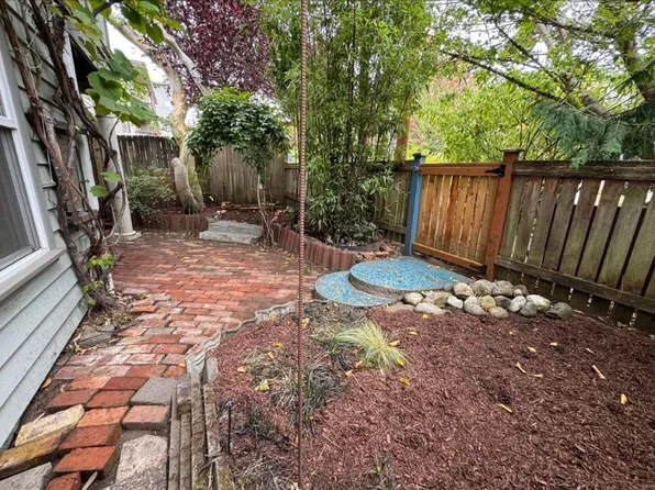 1413 NW 60th St #A, Seattle, WA 98107
