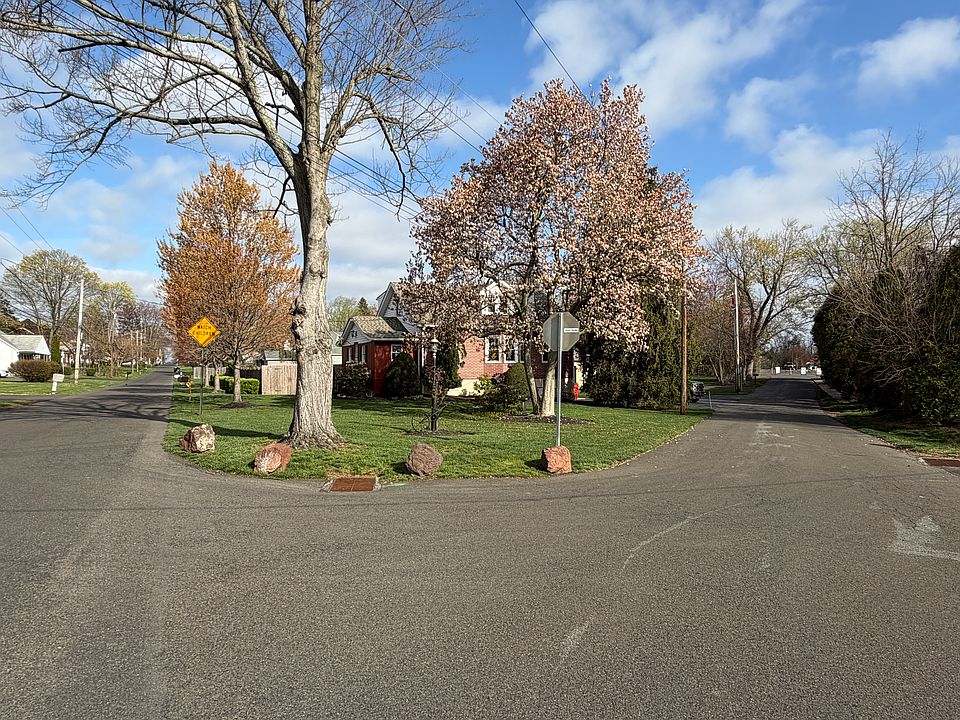 1st image of 132 Fair Oaks Ave
