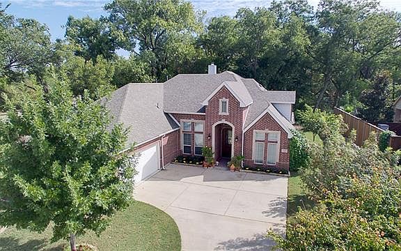 2nd image of 712 Rosewood Ln