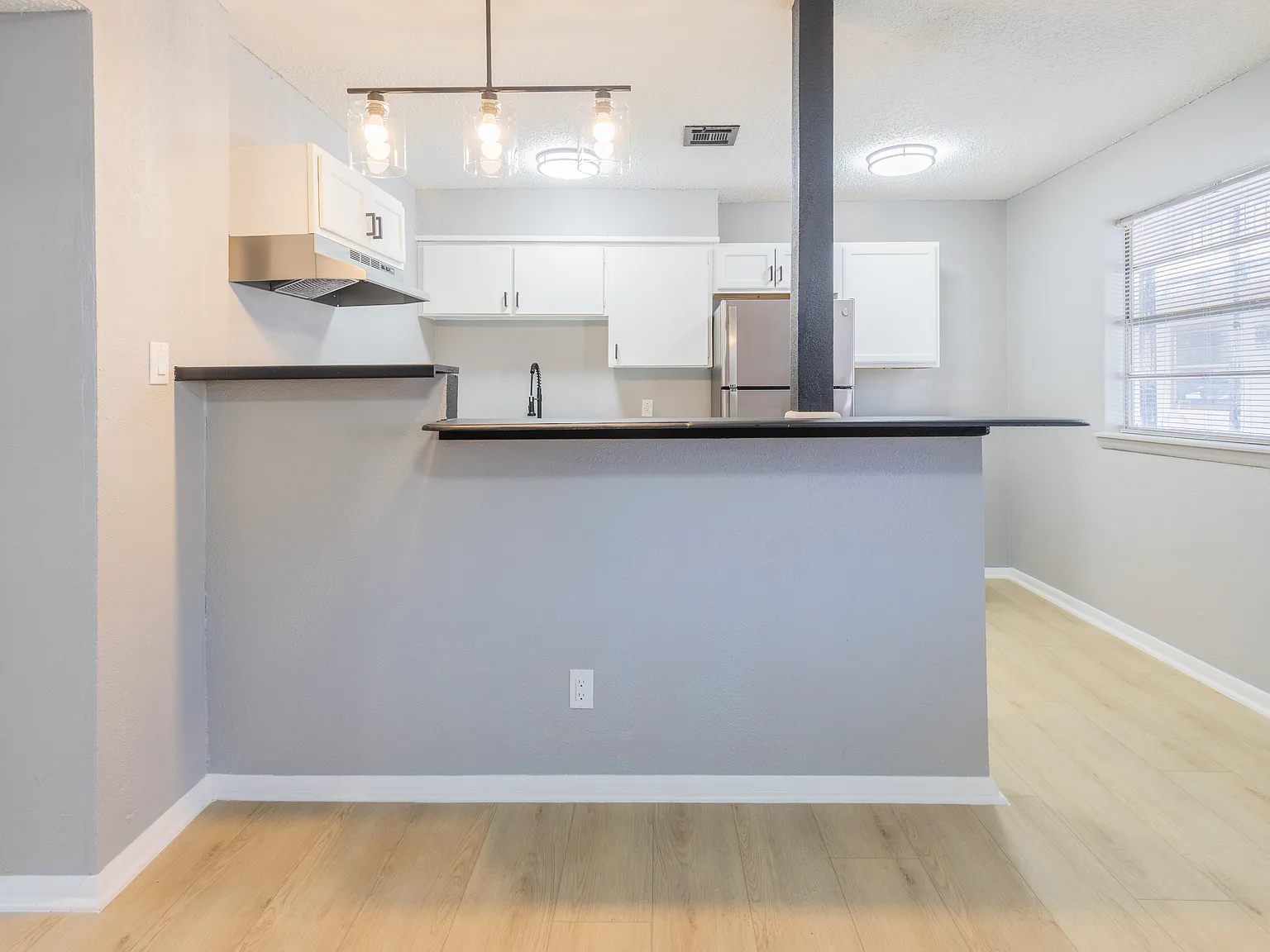 Pine Maple Apartments — Photo 2