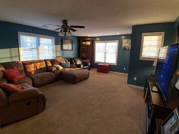 5th image of 74 Moseley Dr