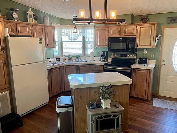 3rd image of 54 Oak Ridge Cir