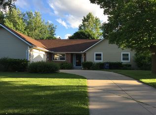 318 Sauk Creek Dr, Madison, WI 53717
