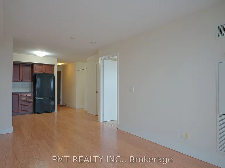 135 Village Green Sq #3925 — Photo 11