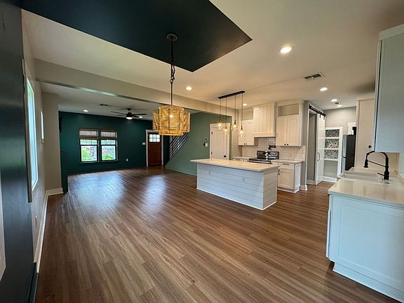 5th image of 1704 N Washington