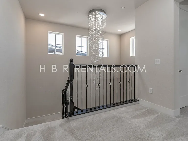 2534 Ottawa Ave — Photo 33