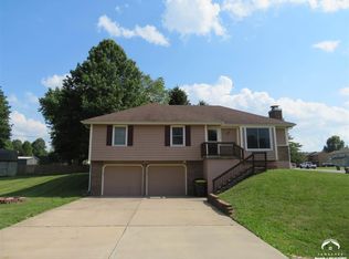 15705 Poplar St, Basehor, KS 66007