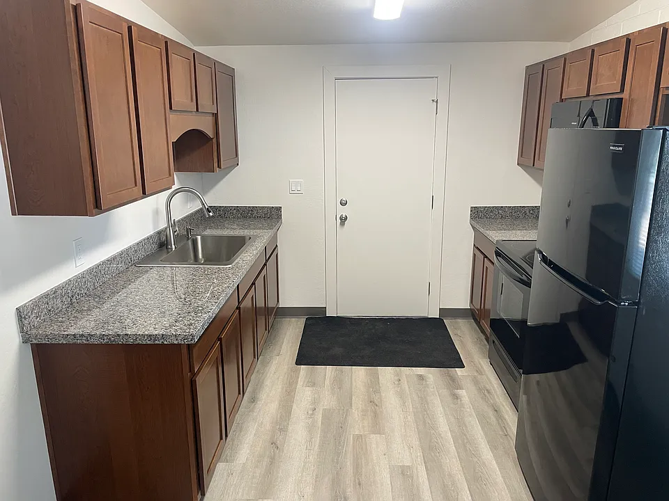 551 S Hobson #5