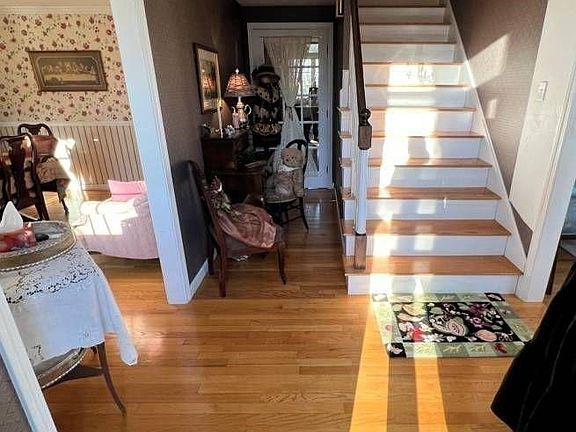 4th image of 30 Katherine Lee Bates Rd