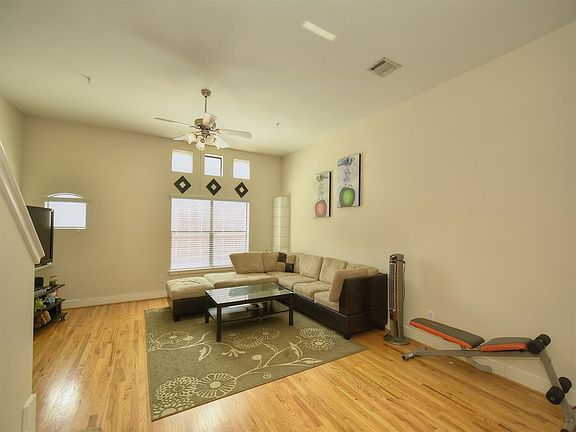 4th image of 8715 Meadowcroft Dr Unit 403