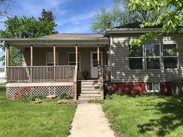 103 Woodford St photo 1