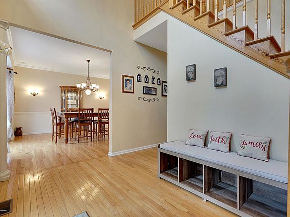 4th image of 7 Regina Dr