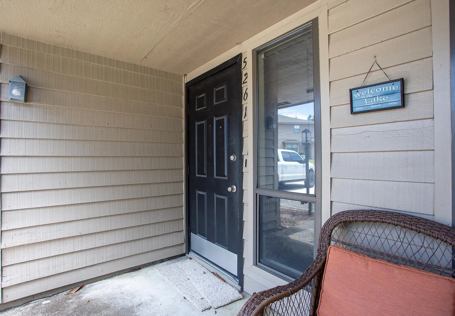 2 bed, 1.5 bath, 1014 sqft, $1,000 — Photo 1
