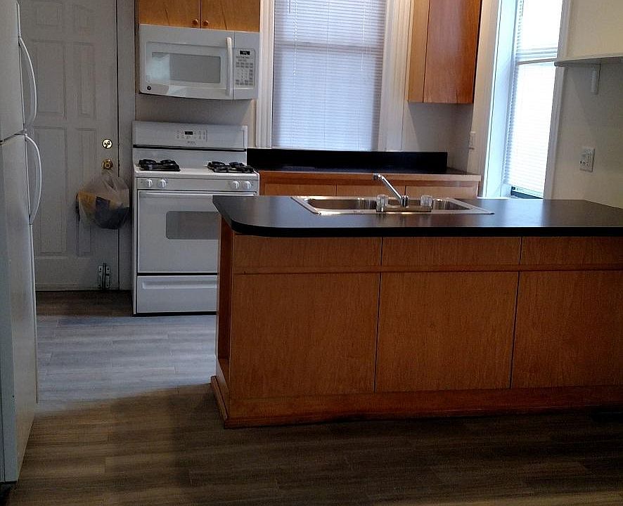 1st image of 2009 N California Ave APT 1R