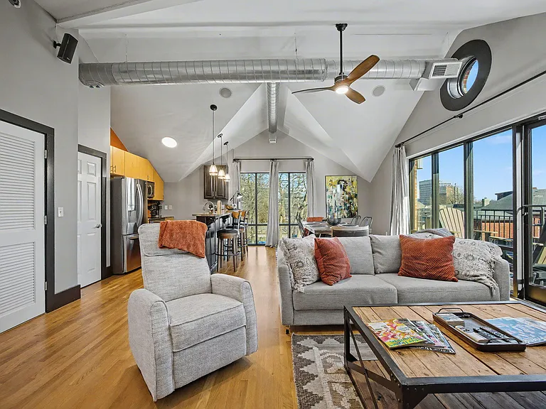 261 S Limestone St #304 — Photo 34