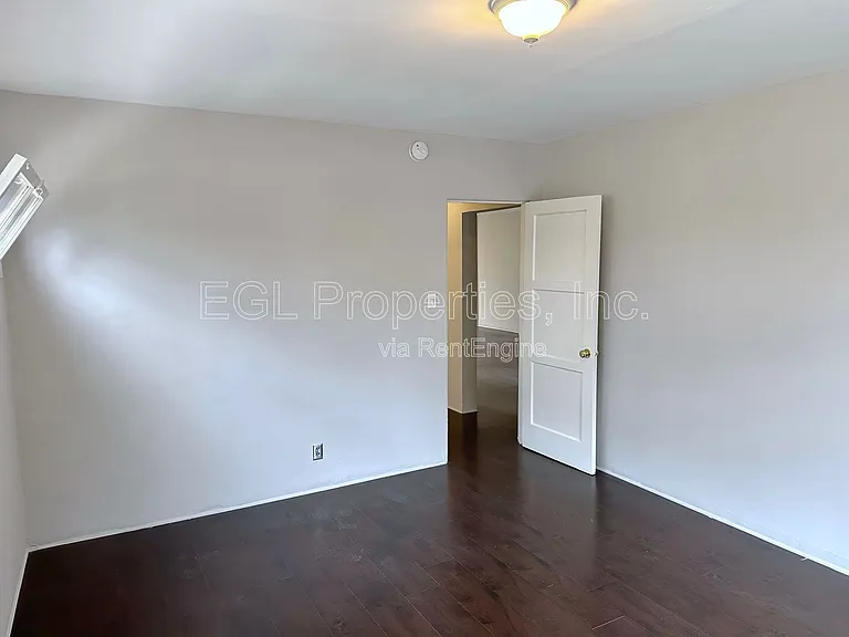 7941 Blackburn Ave — Photo 12