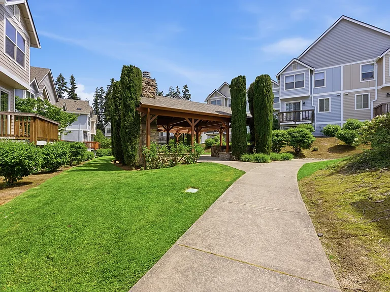 1906 NE 48th Way — Photo 33