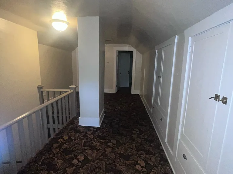 410 NE Colorado St — Photo 5