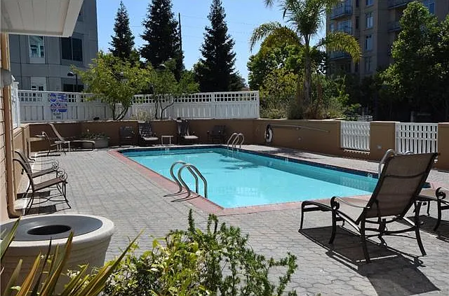 550 Ortega Ave — Photo 3