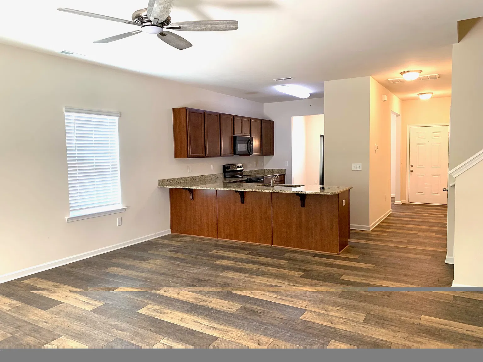 3 bed, 2218 sqft, $2,150 — Photo 4