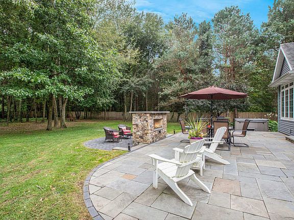 4th image of 4221 Beechwood Ln