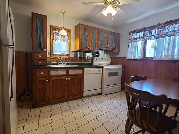 4th image of 28 Hansen Ave