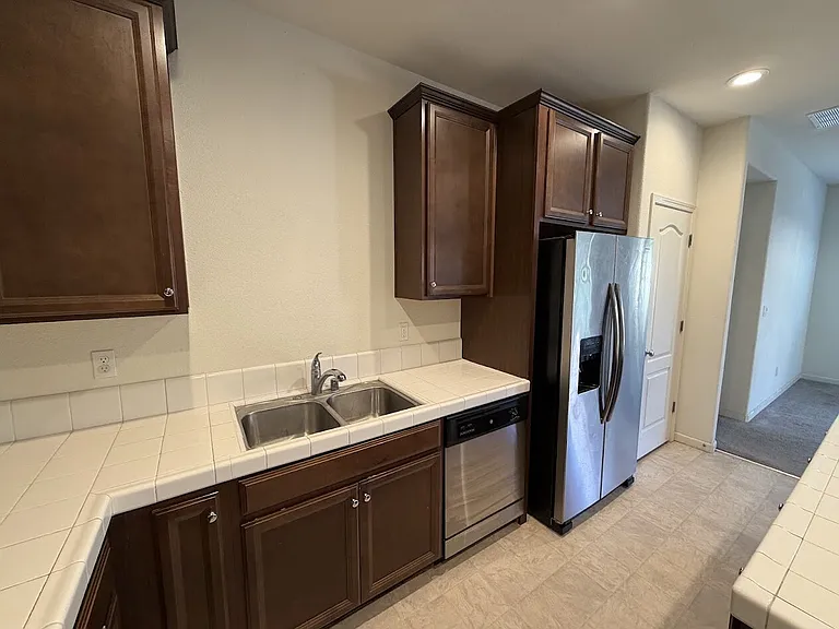 519 Tolman Way — Photo 5