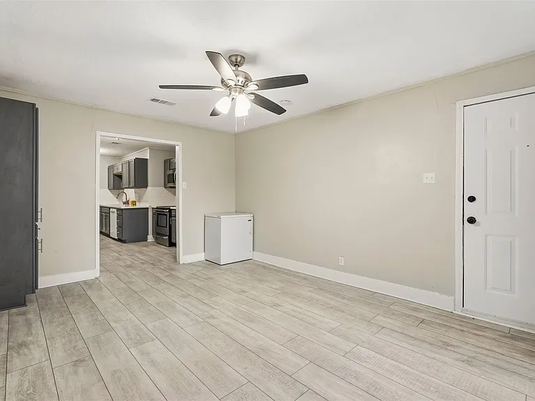 406 Gresham St — Photo 10