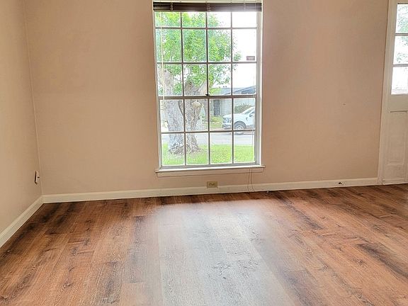 4th image of 2115 Cedar Run Dr