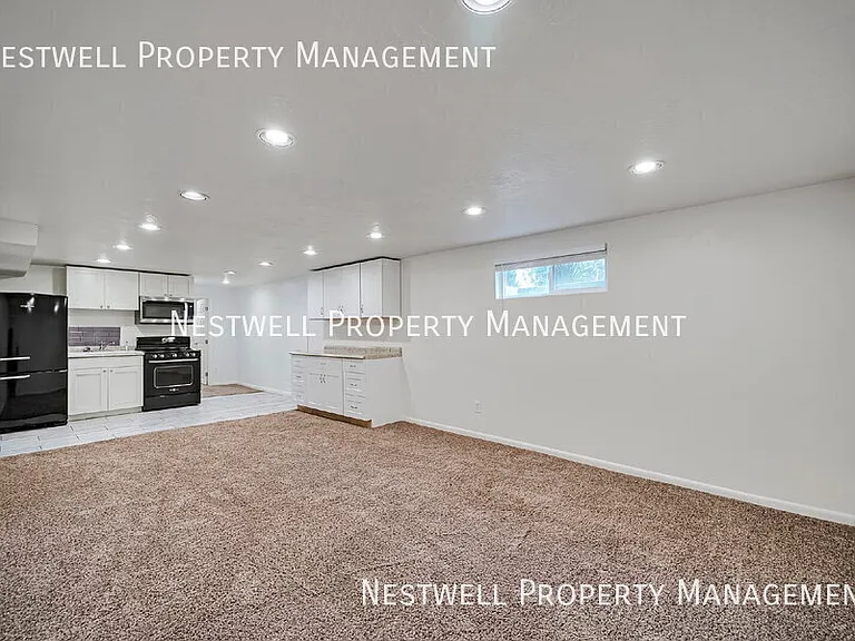 1335 E Maplewood Dr — Photo 5
