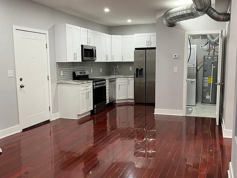 304 Richmond St #5 — Photo 2