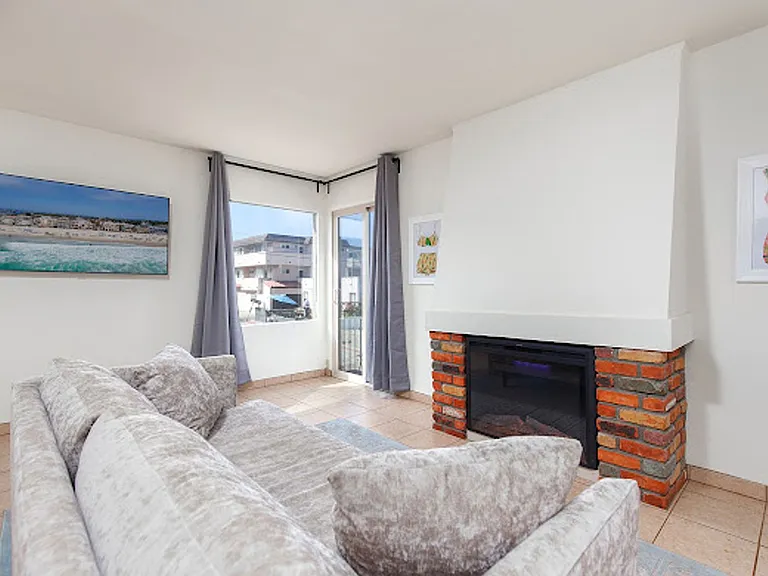 725 Santa Barbara Pl — Photo 11