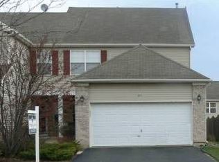 911 Cynthia Ln, Lake In The Hills, IL 60156