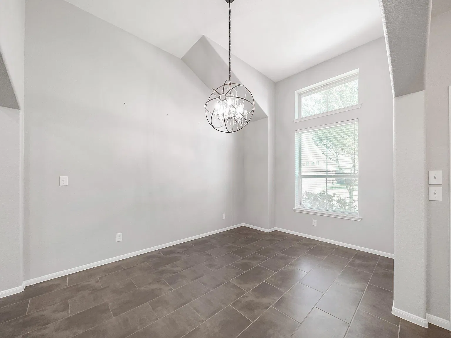 4 bed, 2.0 bath, 1828 sqft, $2,450 — Photo 4