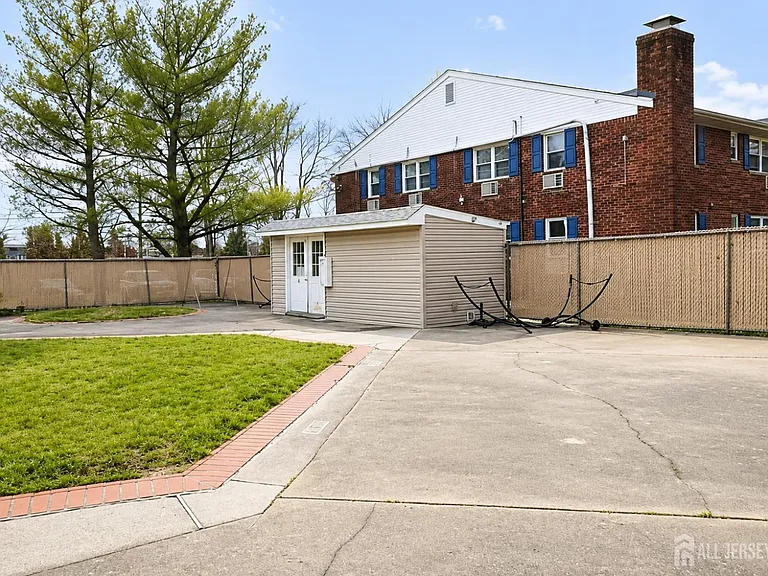 24 Woodedge Ave #4 — Photo 16