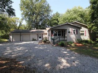 201 S 37th St, Belleville, IL 62226