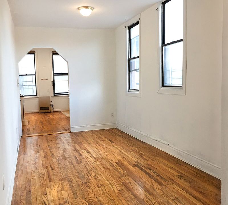 1st image of 113 Graham Ave APT 3R