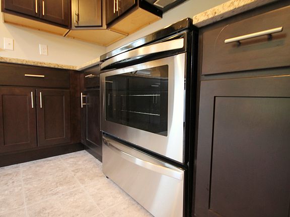 5th image of 464 Sanford Dr