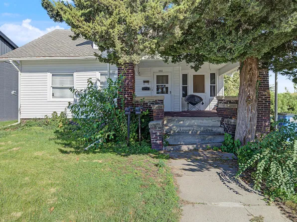 302 E Ashland Ave, Indianola, IA 50125