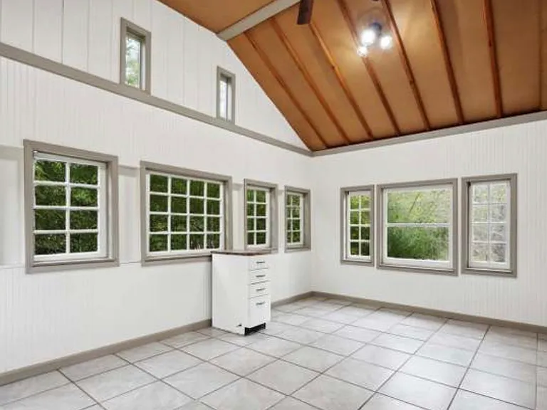 4240 Fairview Ave — Photo 3