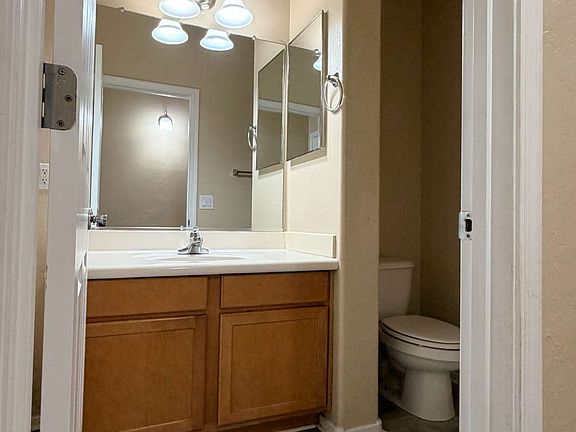 4th image of 2739 E Canyon Creek Dr